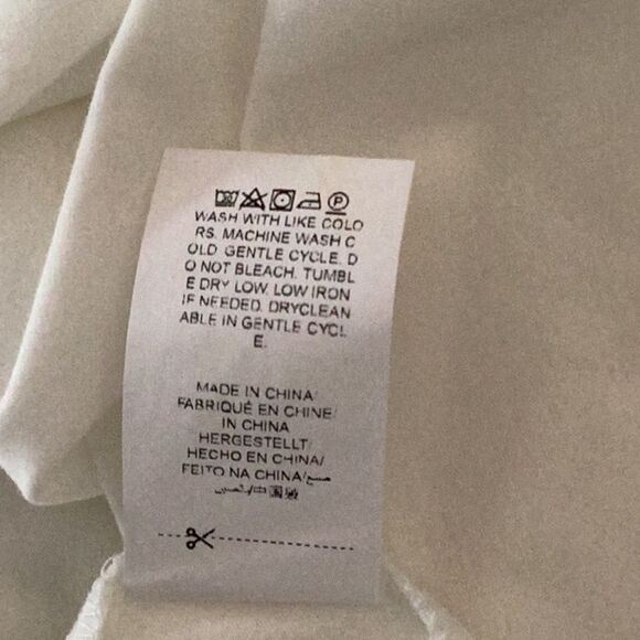 SHEIN NEW WITH TAGS X VIKTORK FIGURE GRAPHIC TEE SHIRT TOP WHITE SIZE MEDIUM - Picture 7 of 7